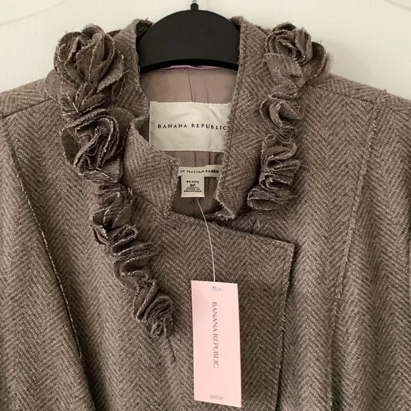 NWT BANANA REPUBLIC Wool Blend Herringbone Ruffles Asymmetrical Jacket Size 8P